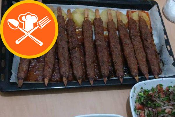 Πρωτότυπο Adana Kebab (Πρέπει οπωσδήποτε να δοκιμάσετε)