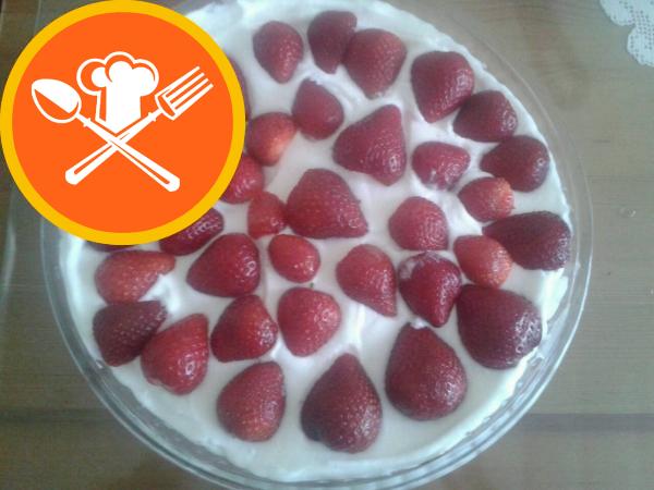 Εύκολο κέικ φράουλας και γκανάζ